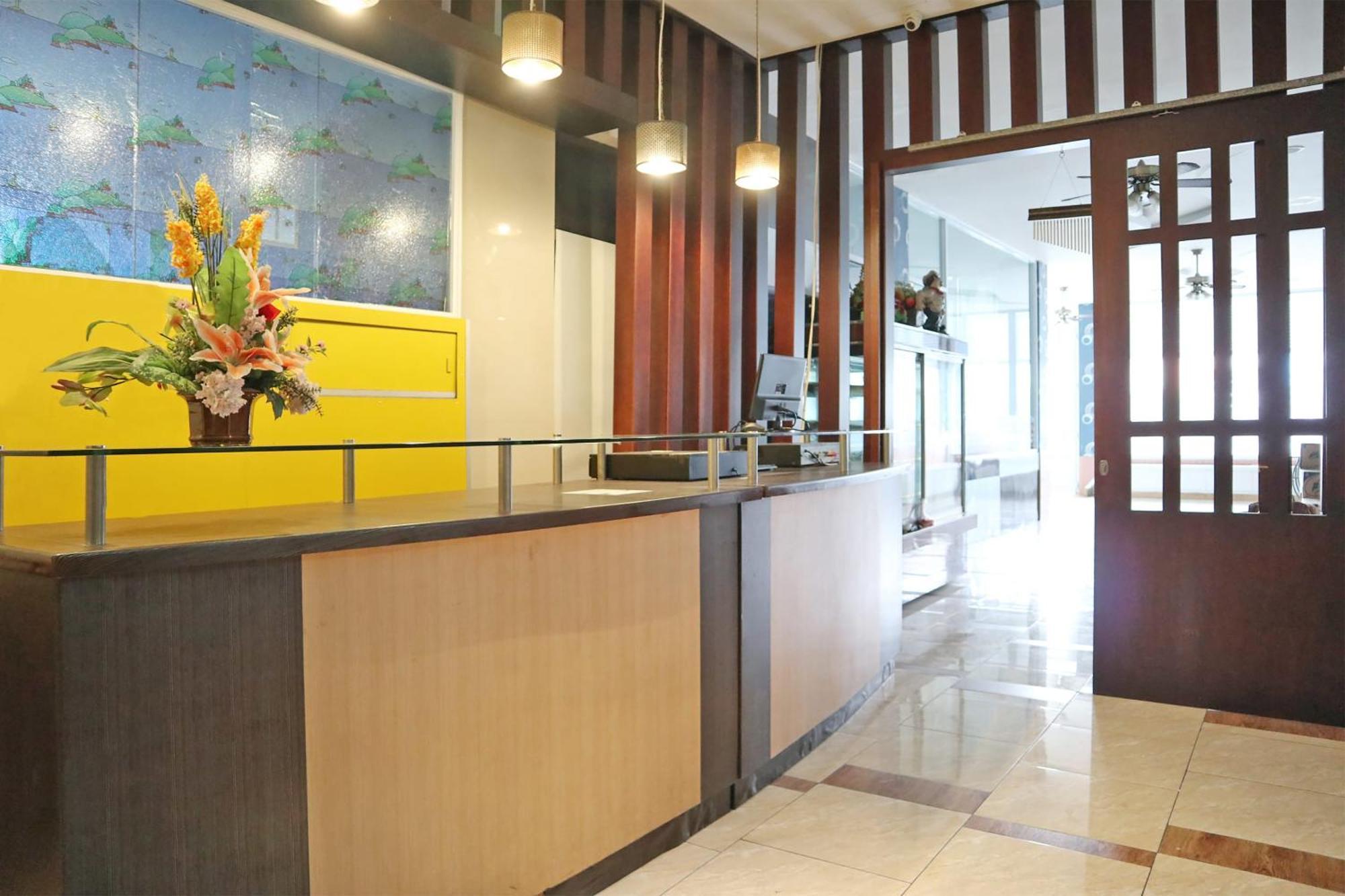 Oyo 1673 M Authentic Kost Man Hotel Padang  Eksteriør billede