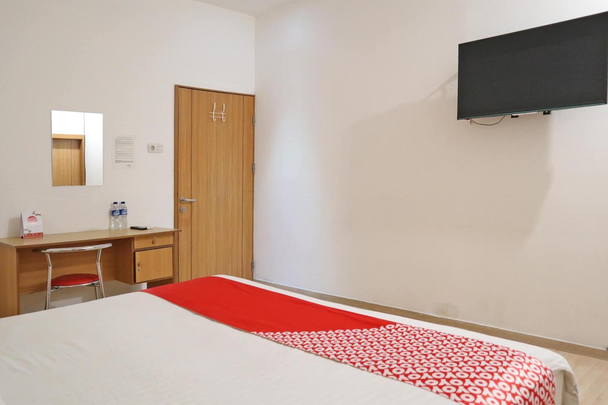 Oyo 1673 M Authentic Kost Man Hotel Padang  Eksteriør billede