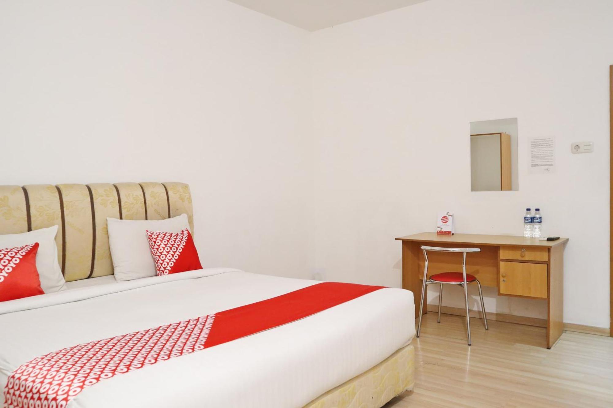 Oyo 1673 M Authentic Kost Man Hotel Padang  Eksteriør billede
