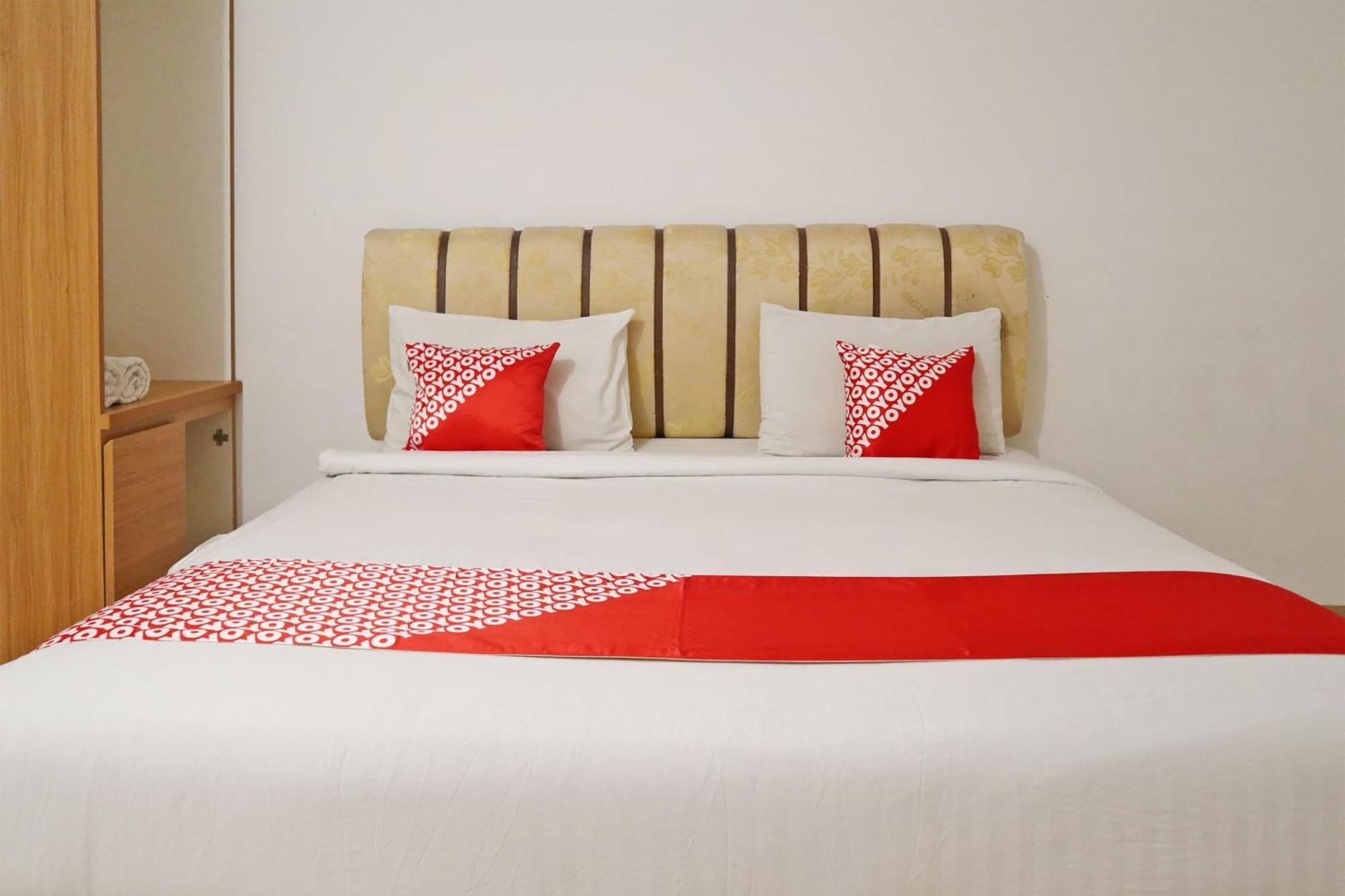 Oyo 1673 M Authentic Kost Man Hotel Padang  Eksteriør billede
