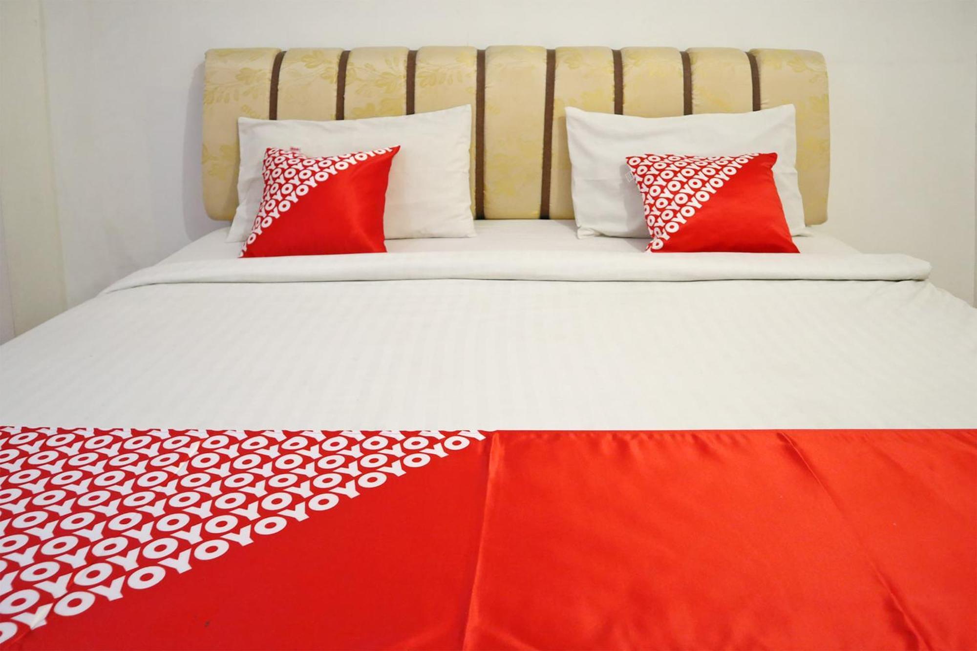 Oyo 1673 M Authentic Kost Man Hotel Padang  Eksteriør billede